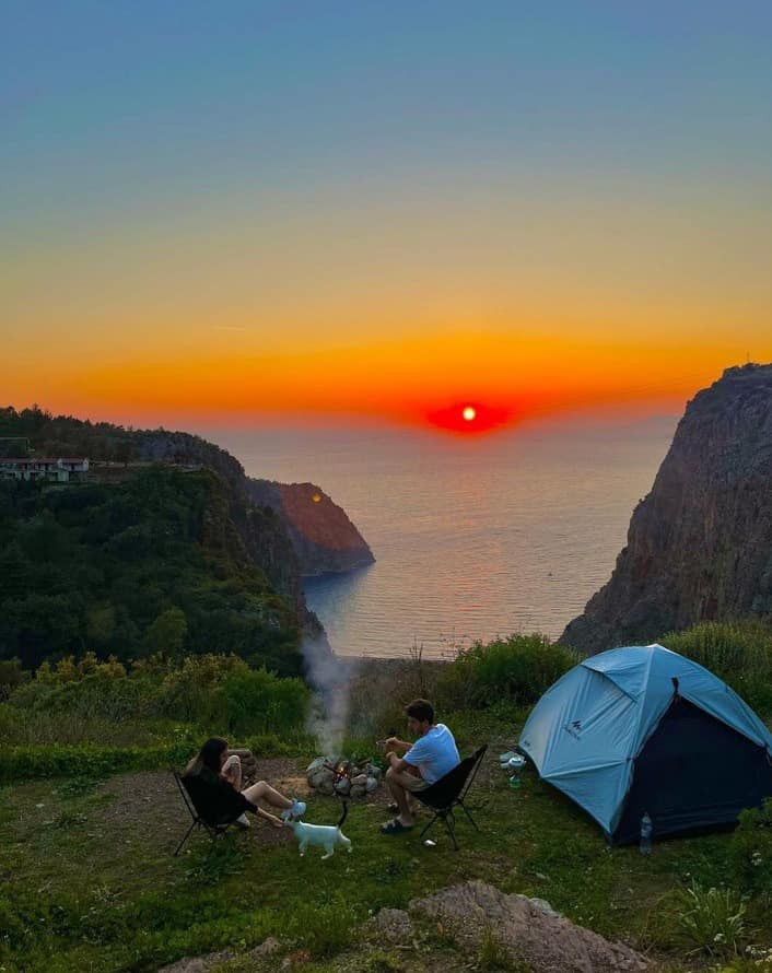 “One should not try to eradicate one’s complexes, but to come to terms with them.  They are the legitimate guiding forces of one’s behaviour in the world.”  Sigmund Freud, 1911